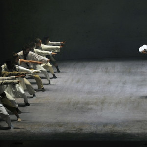 Hofesh Shechter' Sun.  Photo: Gabriele Zucca.